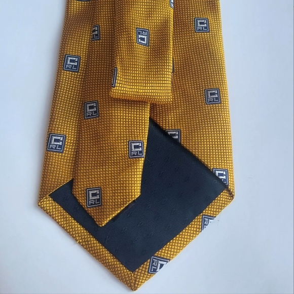 A Beautiful Gold Chaps Ralph Lauren Tie Size OS - Picture 3 of 3